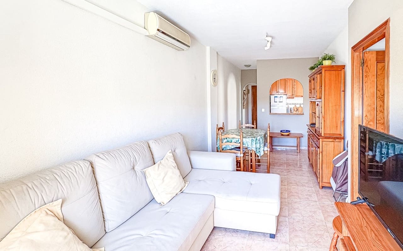 Apartamento de 2 habitaciones en Torrevieja en venta con piscina garaje - 139.500 € (Ref: 10055682)
