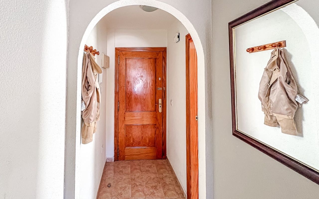 Apartamento de 2 habitaciones en Torrevieja en venta con piscina garaje - 139.500 € (Ref: 10055682)