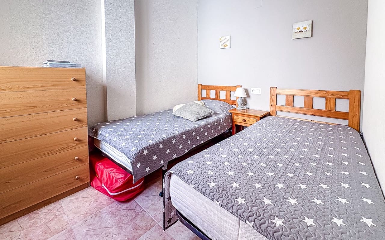 Apartamento de 2 habitaciones en Torrevieja en venta con piscina garaje - 139.500 € (Ref: 10055682)