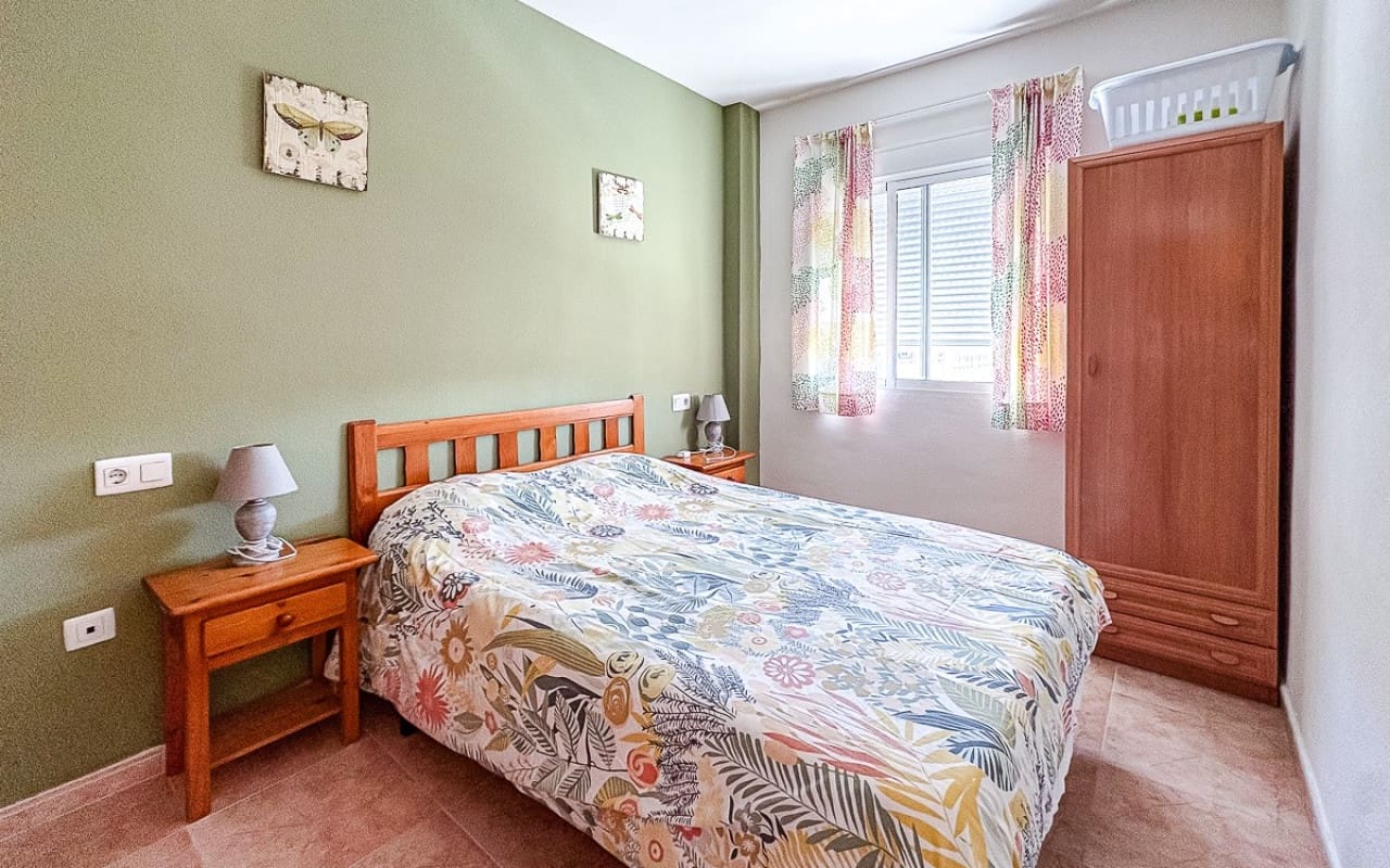 Apartamento de 2 habitaciones en Torrevieja en venta con piscina garaje - 139.500 € (Ref: 10055682)