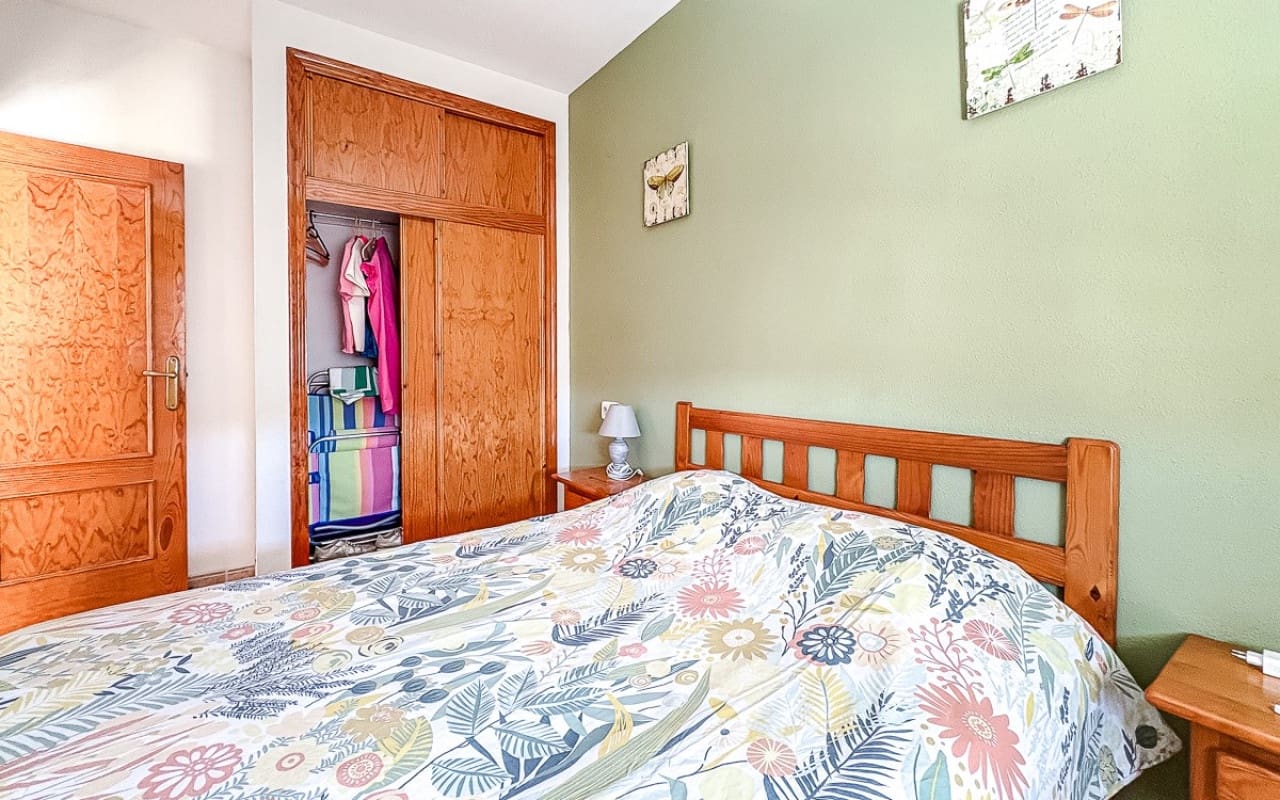Apartamento de 2 habitaciones en Torrevieja en venta con piscina garaje - 139.500 € (Ref: 10055682)