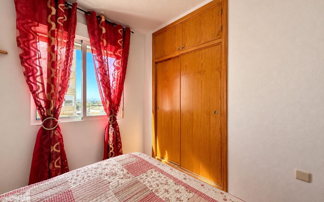 2 quarto Apartamento para venda em Torrevieja com piscina - 129 900 € (Ref: 10073005)