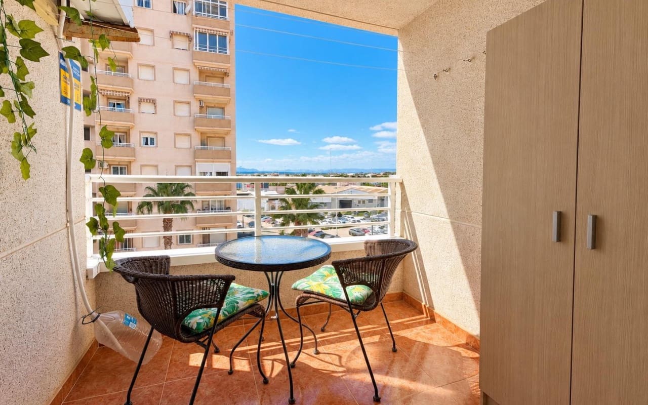 2 quarto Apartamento para venda em Torrevieja com piscina - 129 900 € (Ref: 10073005)