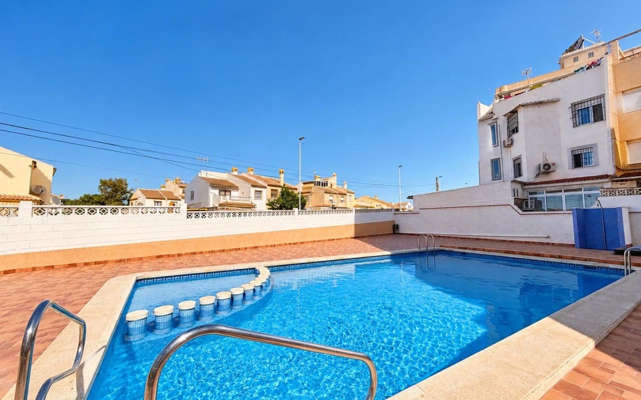 2 quarto Apartamento para venda em Torrevieja com piscina - 129 900 € (Ref: 10073005)