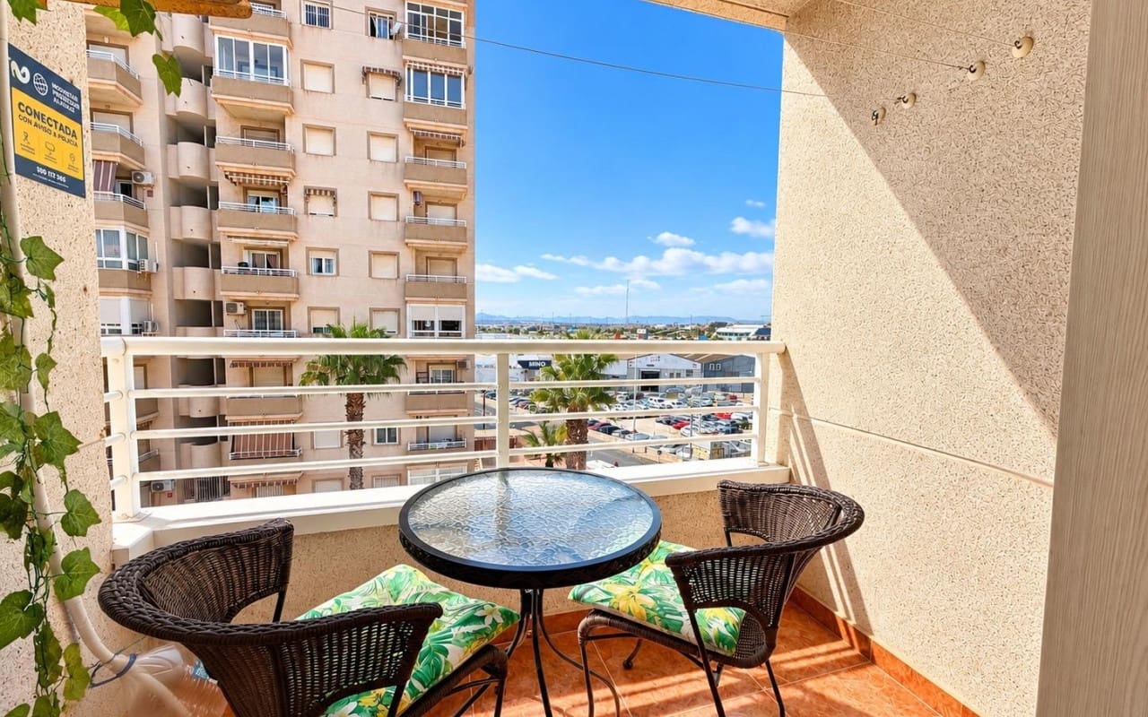 2 quarto Apartamento para venda em Torrevieja com piscina - 129 900 € (Ref: 10073005)