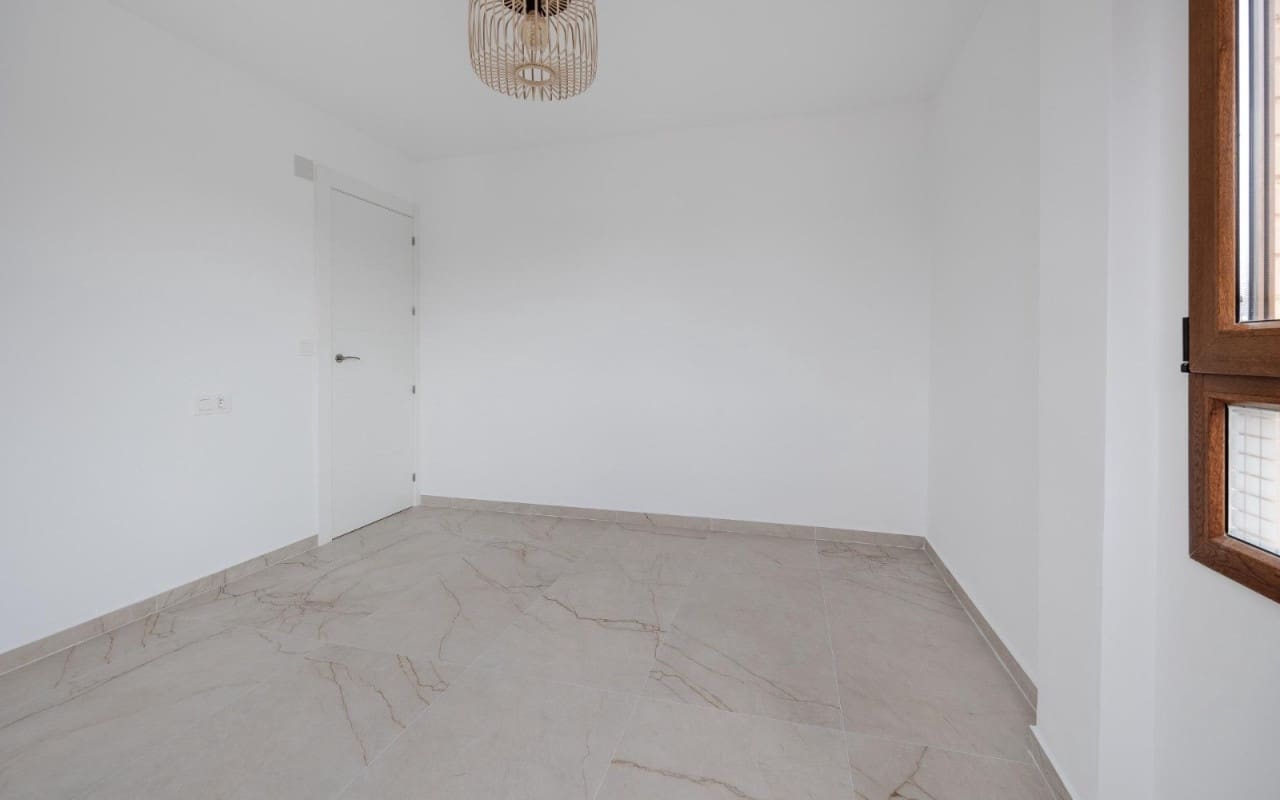 3 soverom Penthouse til salgs i Torrevieja - € 215 000 (Ref: 10154095)