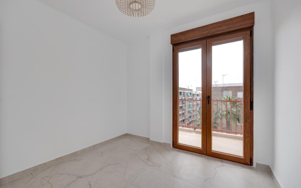 3 soverom Penthouse til salgs i Torrevieja - € 215 000 (Ref: 10154095)