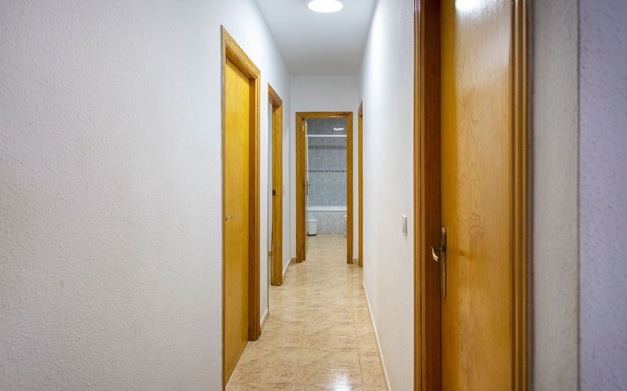 3 bedroom Beach Apartment for rent in Torrevieja with pool - € 800 (Ref: 8366267)