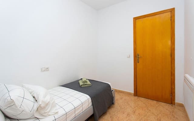 3 bedroom Beach Apartment for rent in Playa de los Locos, Torrevieja with pool - € 800 (Ref: 8366267)