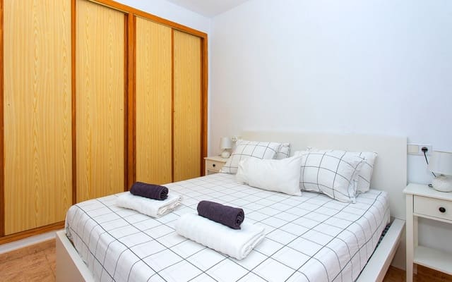 3 bedroom Beach Apartment for rent in Playa de los Locos, Torrevieja with pool - € 800 (Ref: 8366267)