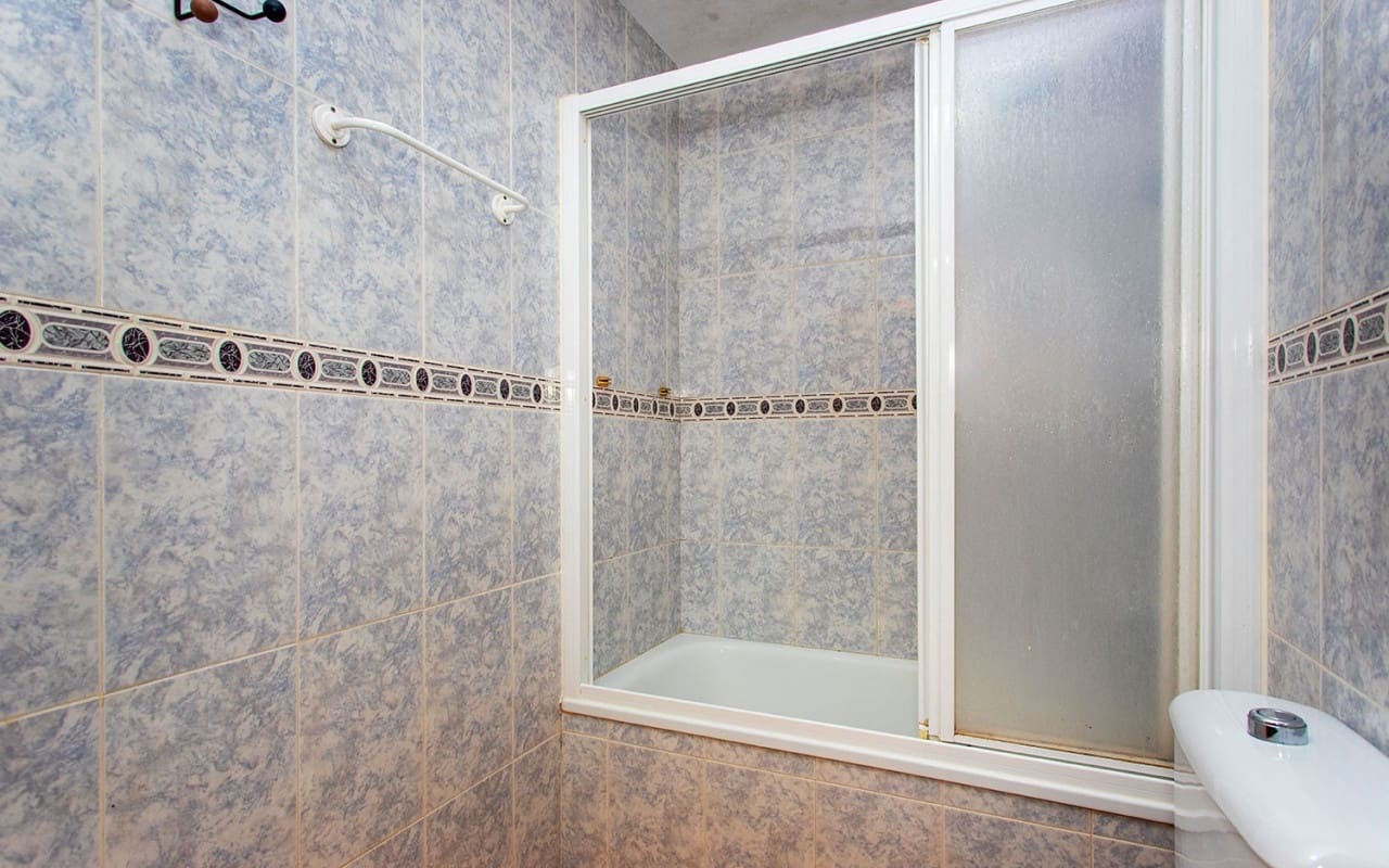 3 bedroom Beach Apartment for rent in Torrevieja with pool - € 800 (Ref: 8366267)