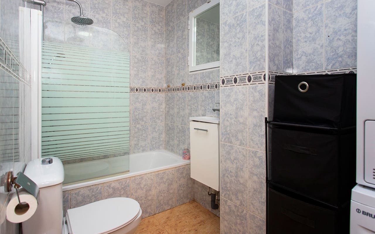 3 bedroom Beach Apartment for rent in Torrevieja with pool - € 800 (Ref: 8366267)