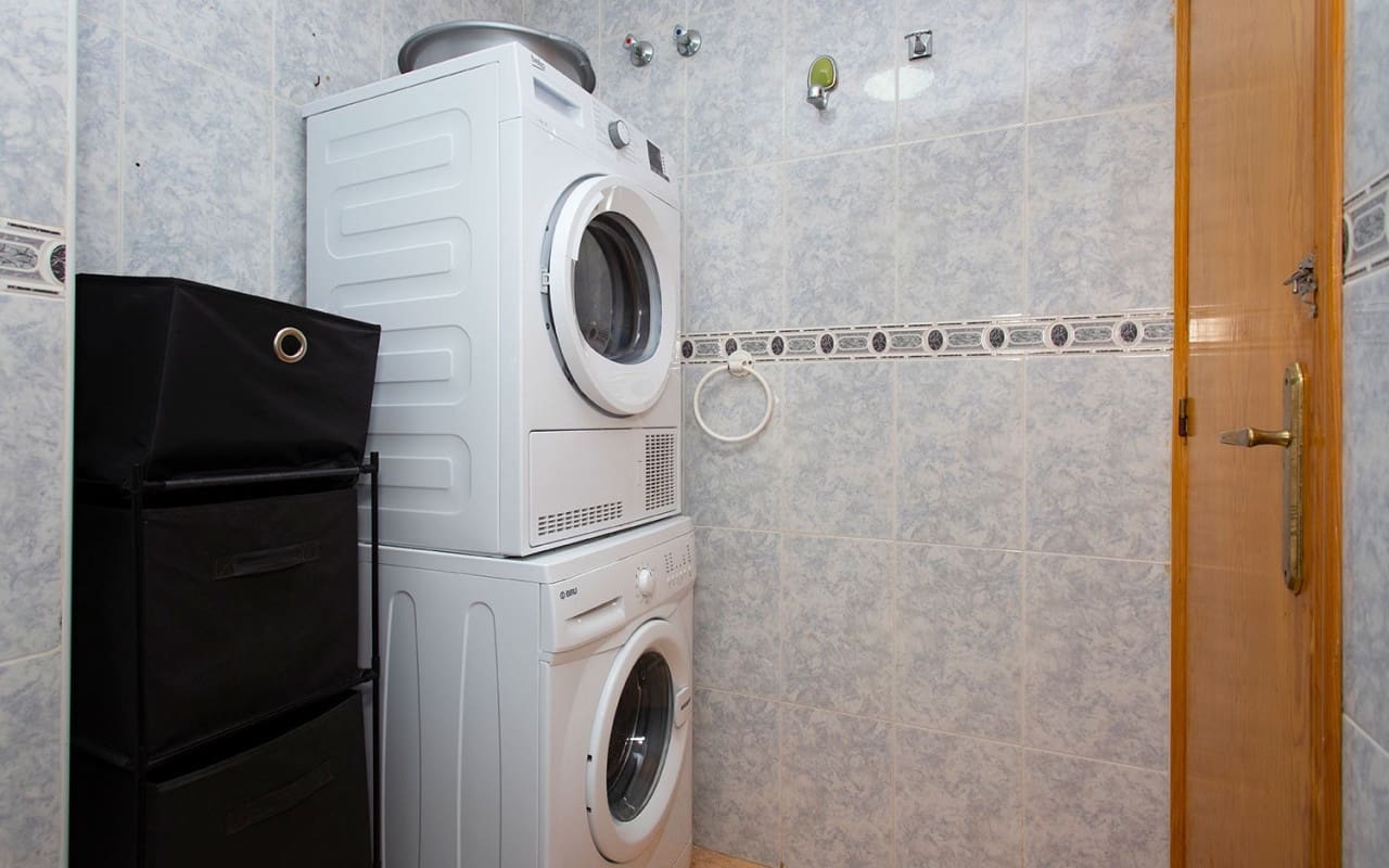 3 bedroom Beach Apartment for rent in Torrevieja with pool - € 800 (Ref: 8366267)