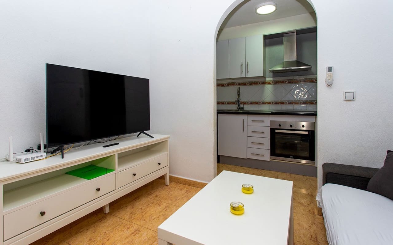 3 bedroom Beach Apartment for rent in Torrevieja with pool - € 800 (Ref: 8366267)