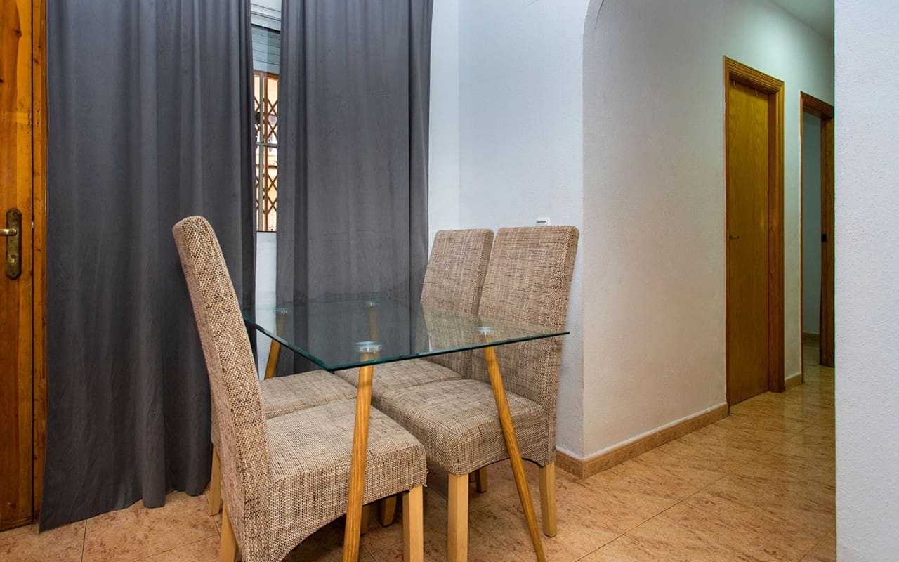 3 bedroom Beach Apartment for rent in Torrevieja with pool - € 800 (Ref: 8366267)