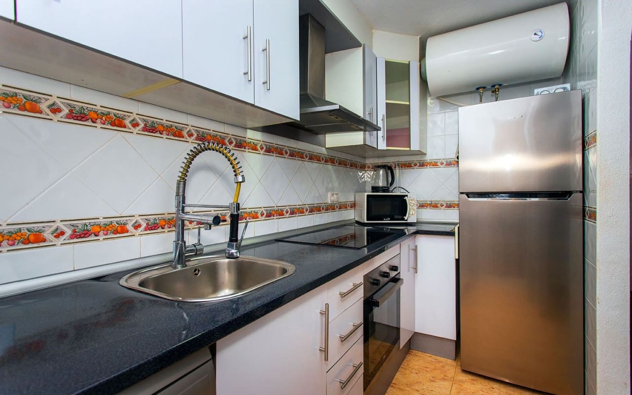 3 bedroom Beach Apartment for rent in Torrevieja with pool - € 800 (Ref: 8366267)