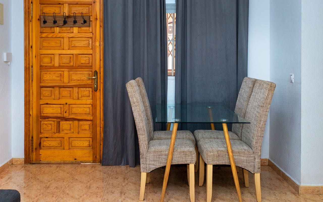 3 bedroom Beach Apartment for rent in Torrevieja with pool - € 800 (Ref: 8366267)