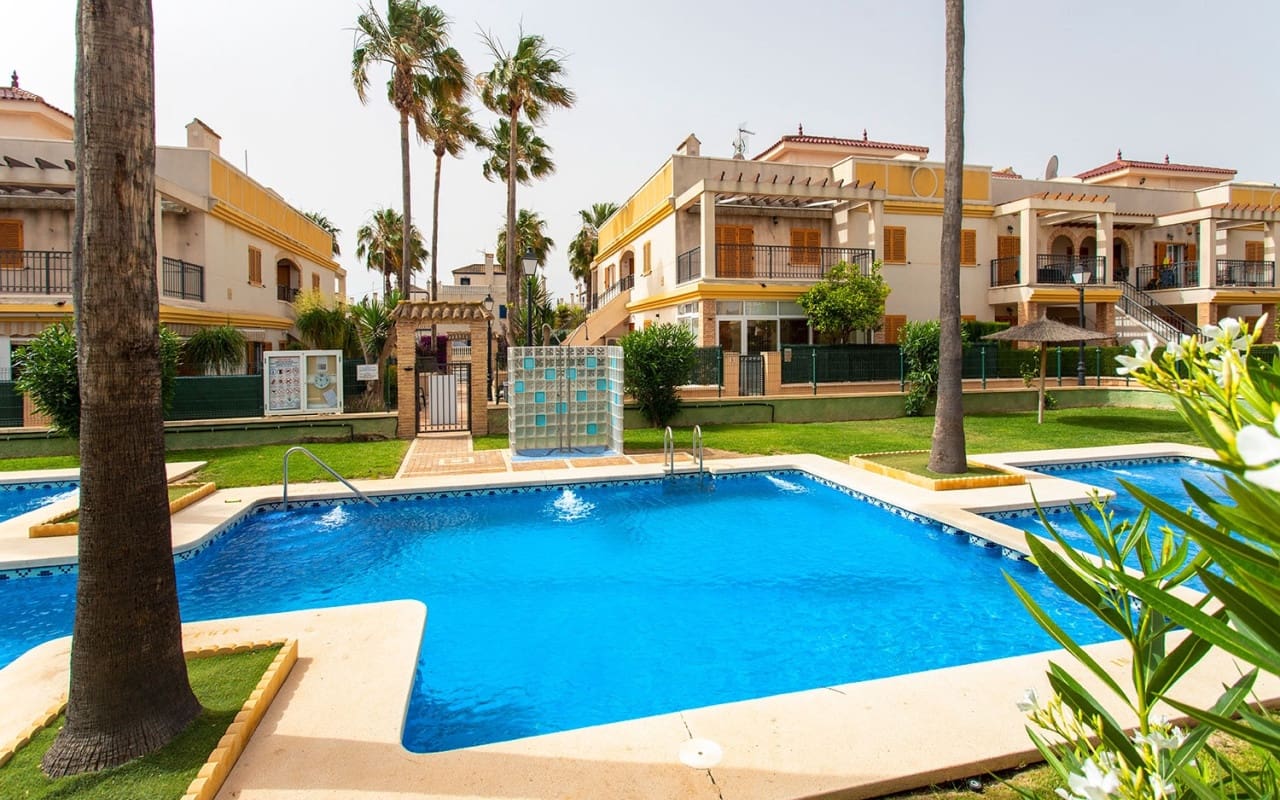 Appartement de 2 chambres à louer à Daya Vieja avec piscine - 750 € (Ref: 8366268)