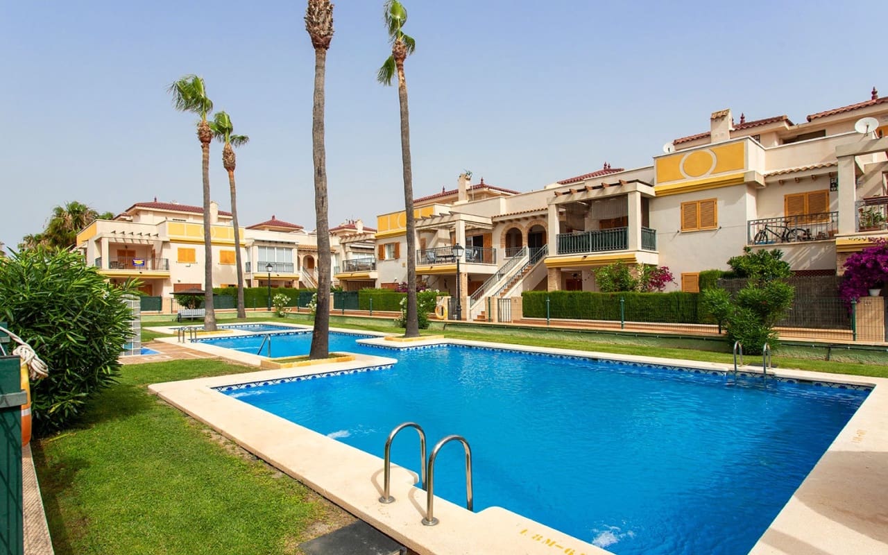 Appartement de 2 chambres à louer à Daya Vieja avec piscine - 750 € (Ref: 8366268)