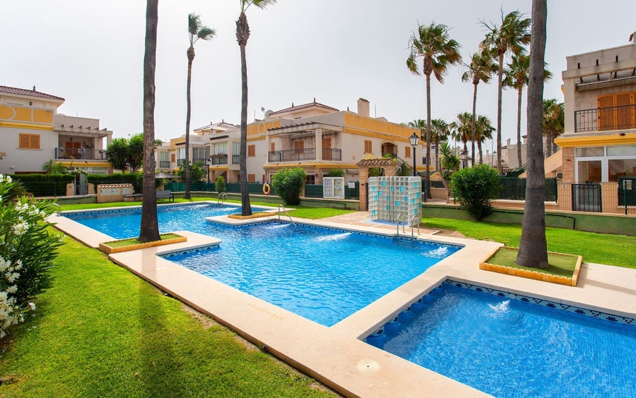 Appartement de 2 chambres à louer à Daya Vieja avec piscine - 750 € (Ref: 8366268)