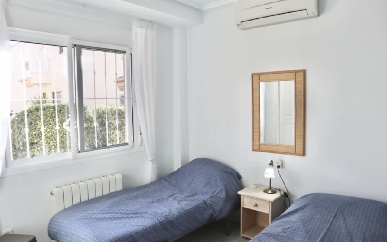 Villa/Maison de 2 chambres à louer à Rojales avec piscine - 900 € (Ref: 8404282)