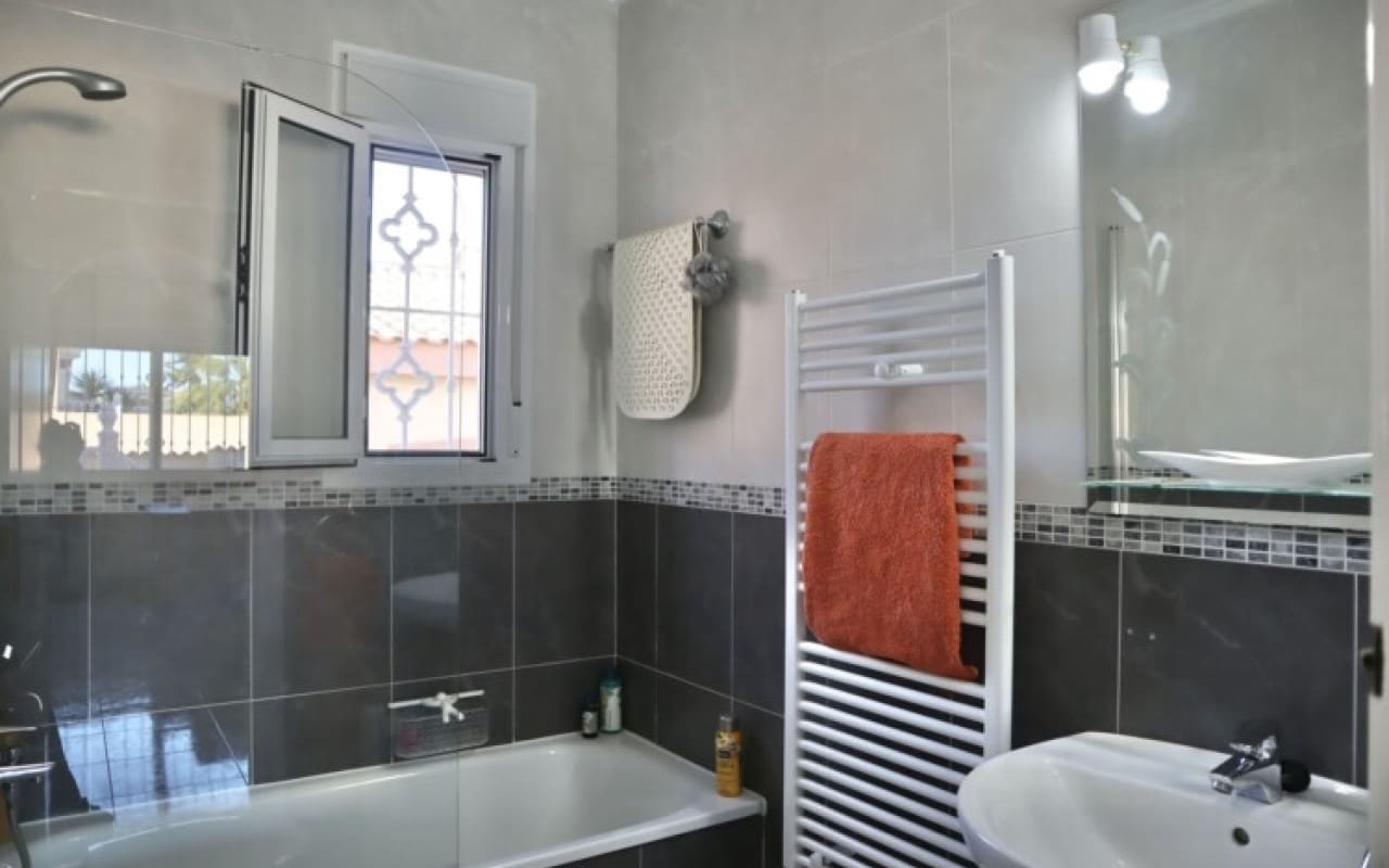 Villa/Maison de 2 chambres à louer à Rojales avec piscine - 900 € (Ref: 8404282)