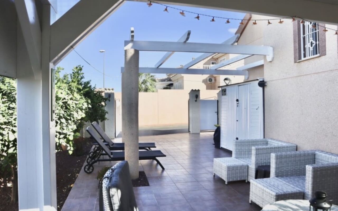 Villa/Maison de 2 chambres à louer à Rojales avec piscine - 900 € (Ref: 8404282)