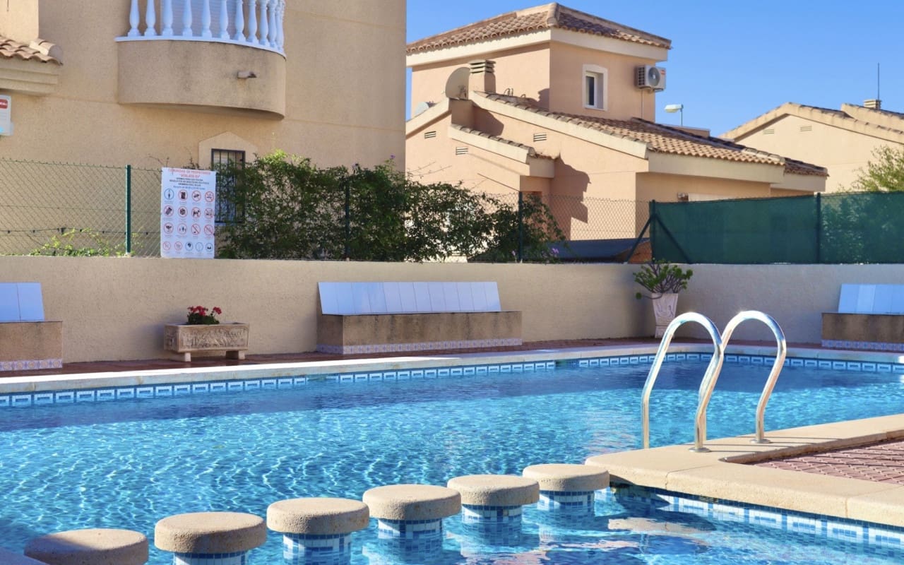 Villa/Maison de 2 chambres à louer à Rojales avec piscine - 900 € (Ref: 8404282)
