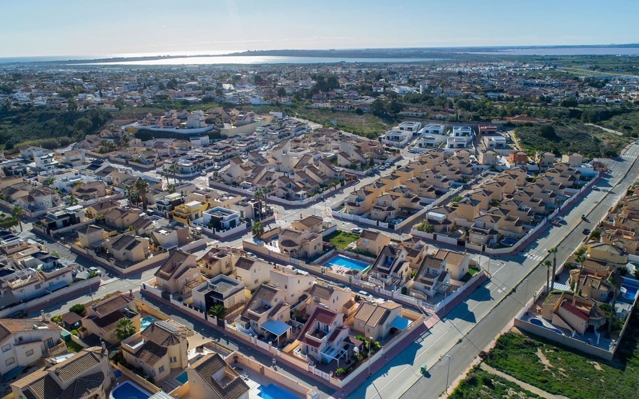 Villa/Maison de 2 chambres à louer à Rojales avec piscine - 900 € (Ref: 8404282)