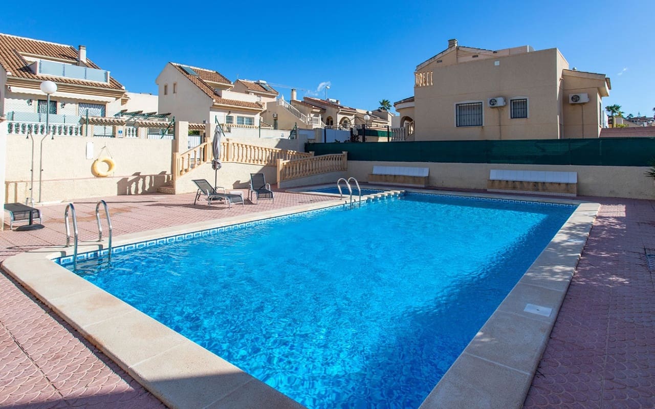 Villa/Maison de 2 chambres à louer à Rojales avec piscine - 900 € (Ref: 8404282)
