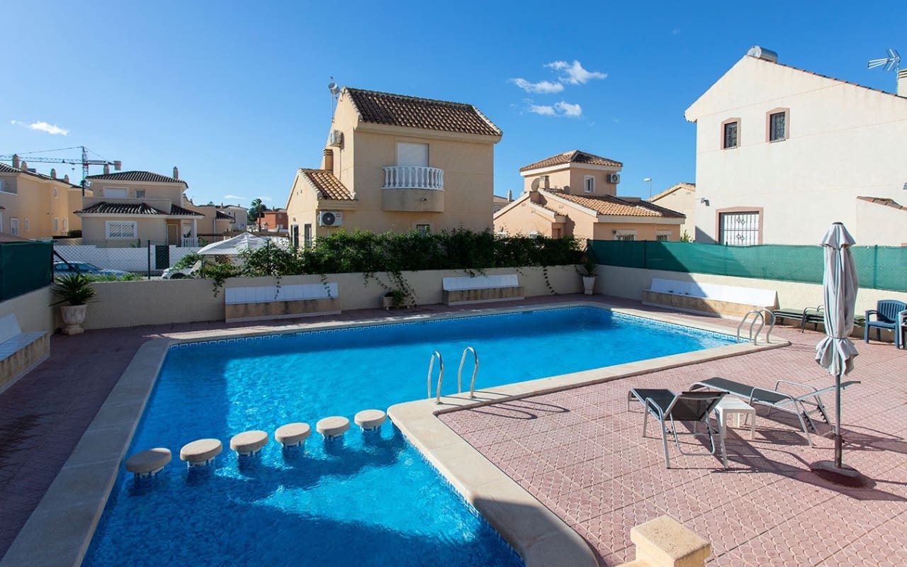 Villa/Maison de 2 chambres à louer à Rojales avec piscine - 900 € (Ref: 8404282)
