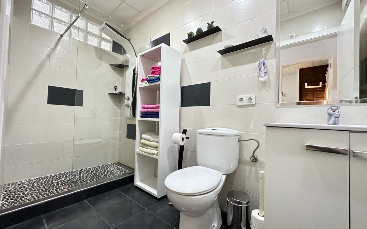 2 soverom Hus til leie i Torrevieja med svømmebasseng - € 850 (Ref: 8425256)