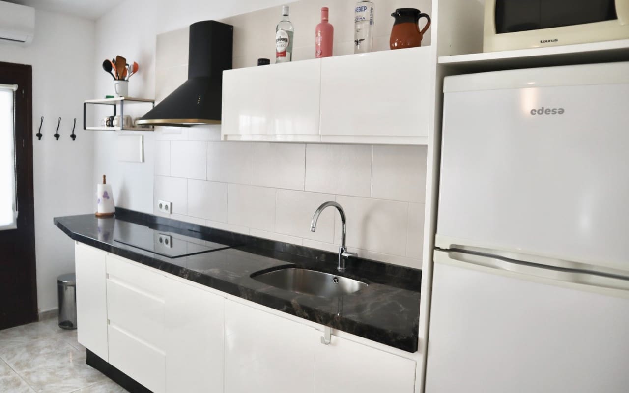 2 soverom Hus til leie i Torrevieja med svømmebasseng - € 850 (Ref: 8425256)