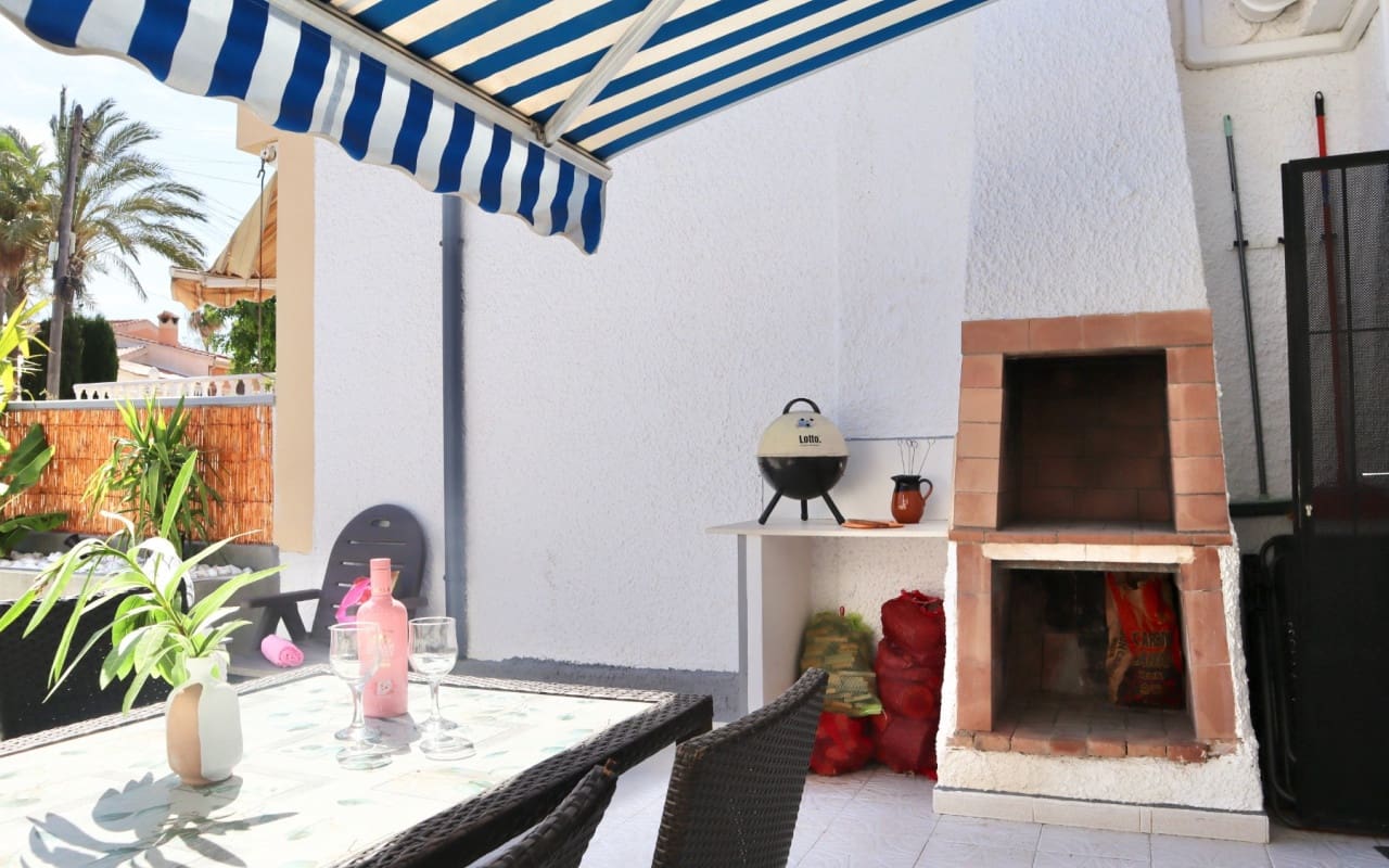 2 soverom Hus til leie i Torrevieja med svømmebasseng - € 850 (Ref: 8425256)