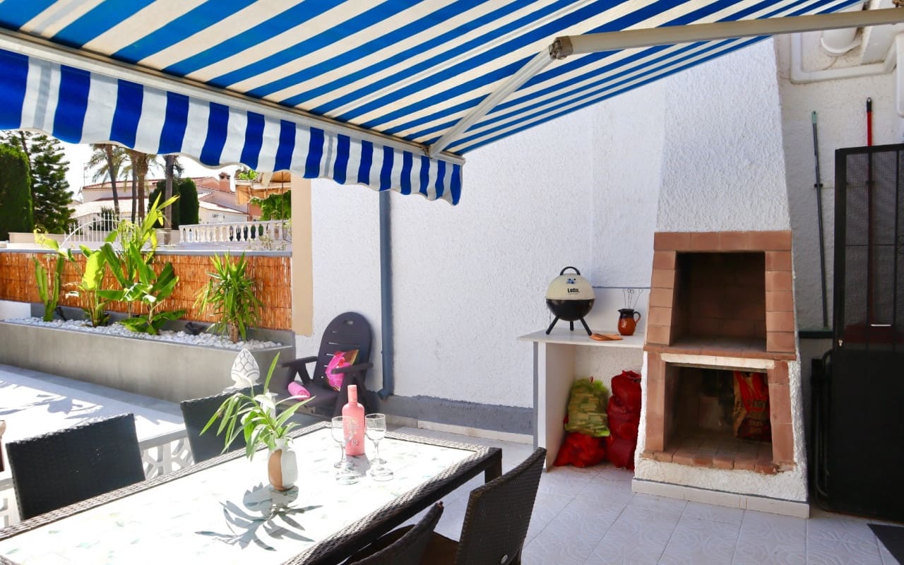 2 soverom Hus til leie i Torrevieja med svømmebasseng - € 850 (Ref: 8425256)