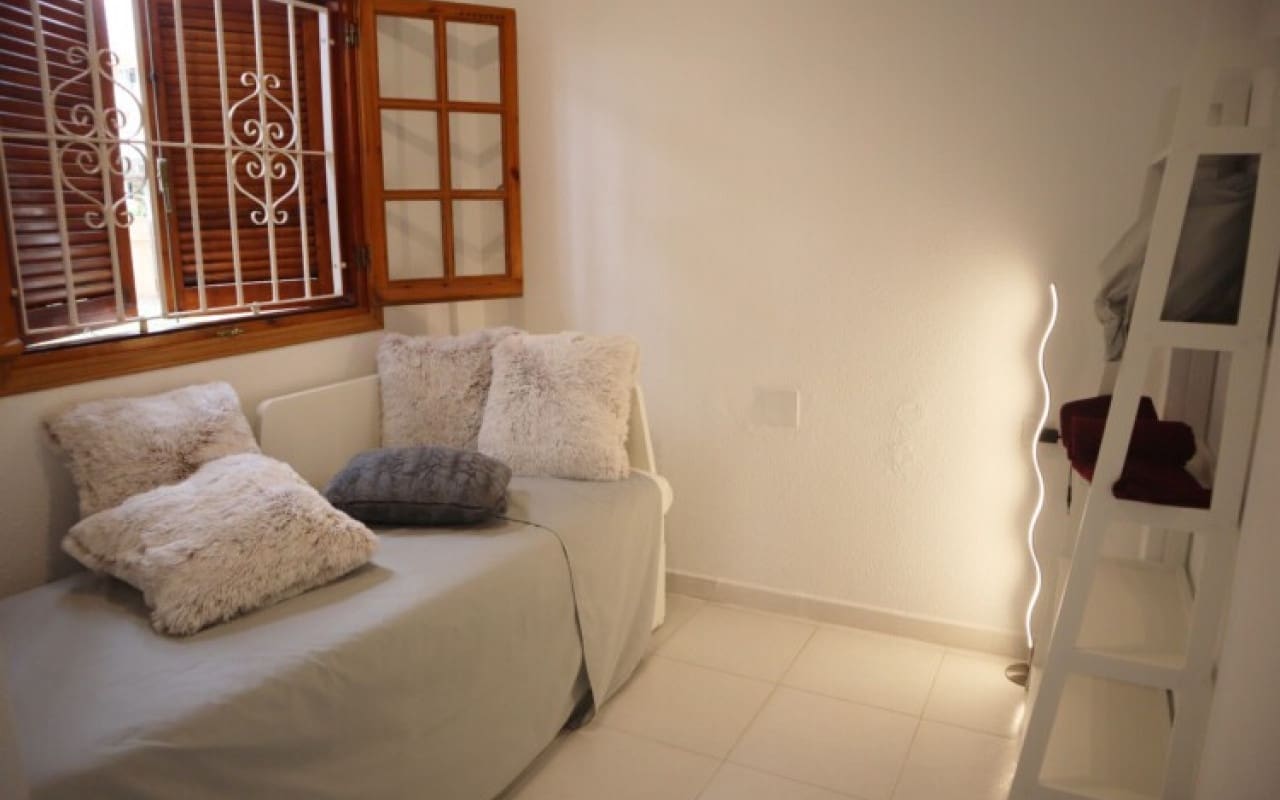 2 soveværelse Byhus til leje i Torrevieja med swimmingpool - € 875 (Ref: 8425257)