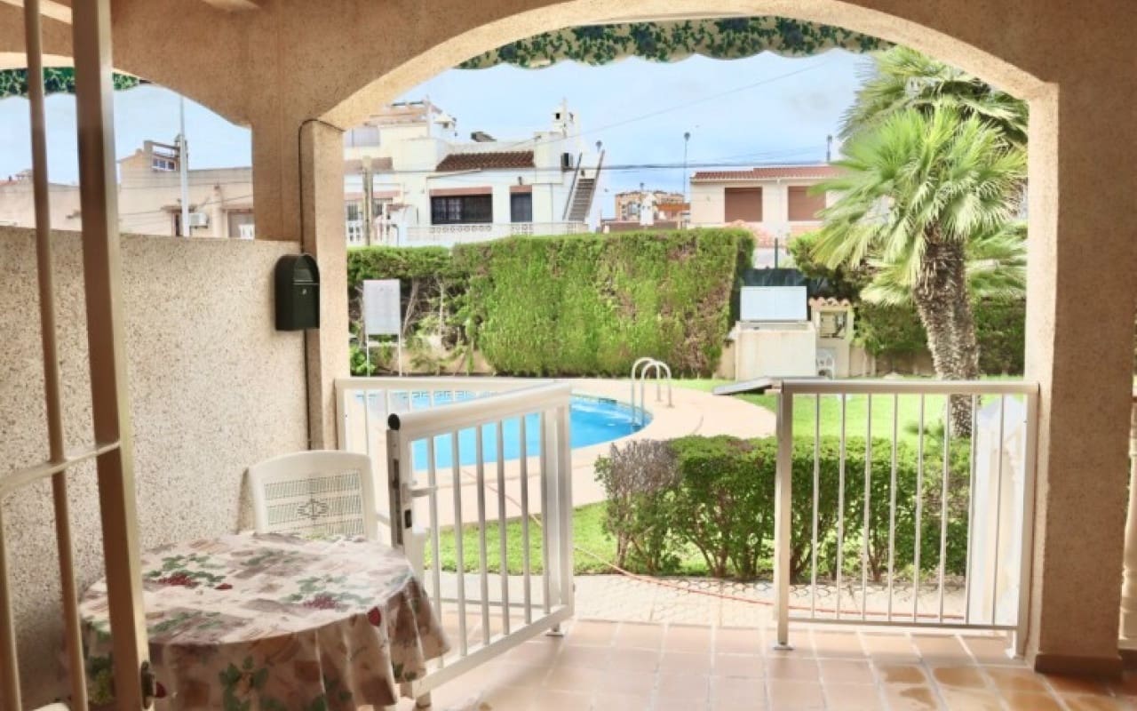 2 soveværelse Byhus til leje i Torrevieja med swimmingpool - € 875 (Ref: 8425257)