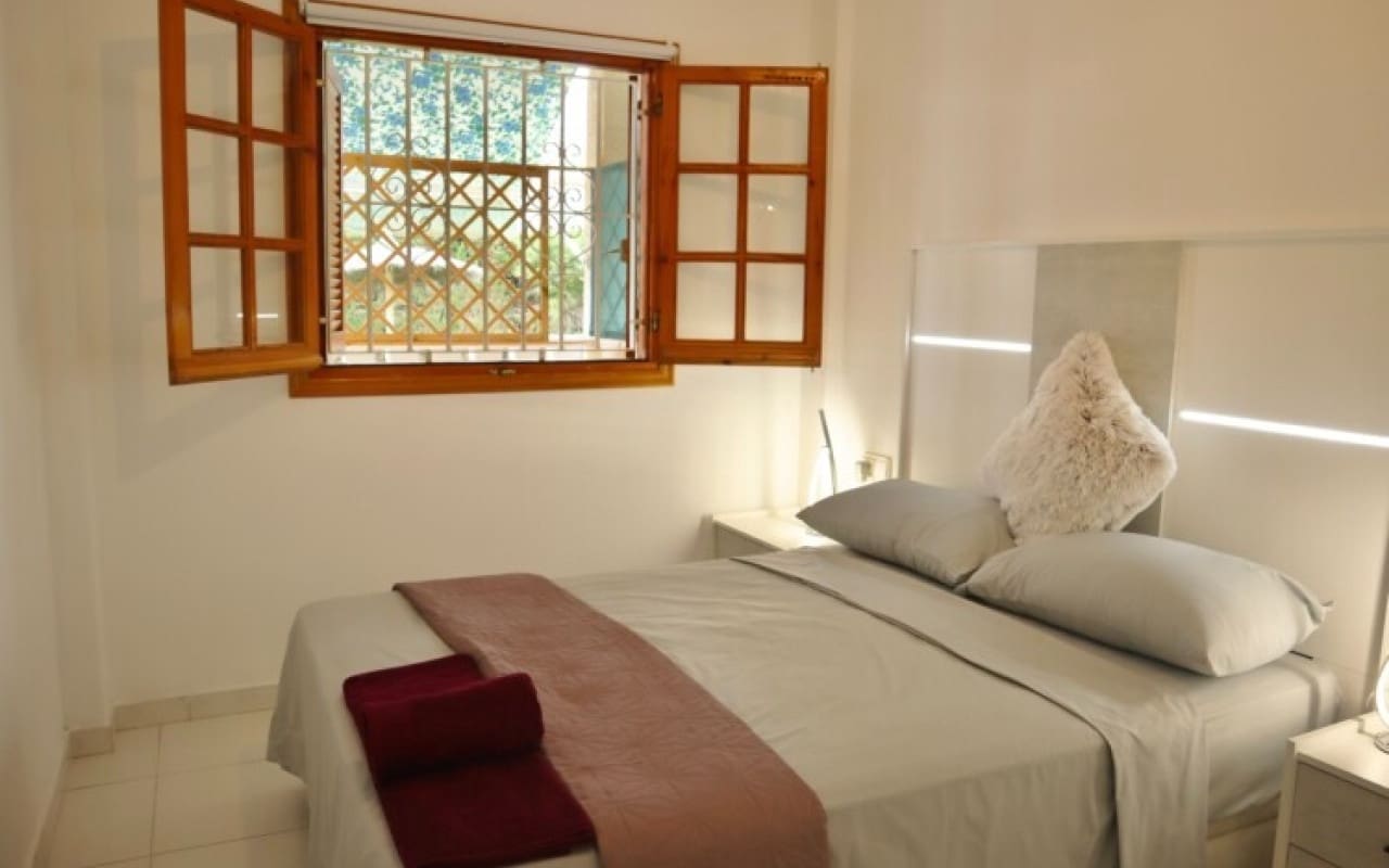 2 soveværelse Byhus til leje i Torrevieja med swimmingpool - € 875 (Ref: 8425257)