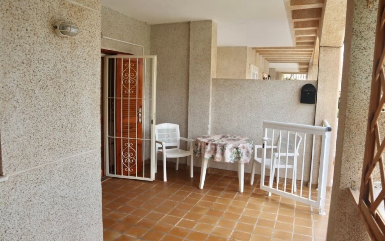 2 soveværelse Byhus til leje i Torrevieja med swimmingpool - € 875 (Ref: 8425257)
