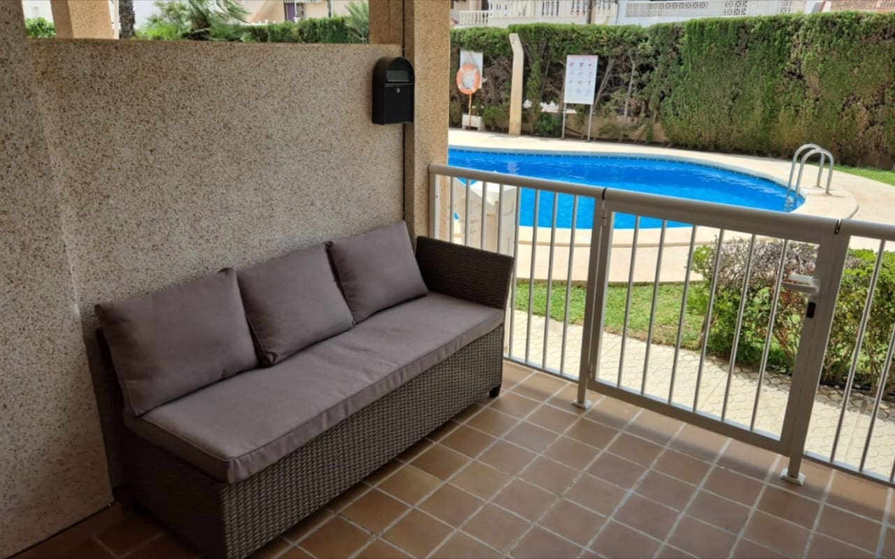2 soveværelse Byhus til leje i Torrevieja med swimmingpool - € 875 (Ref: 8425257)