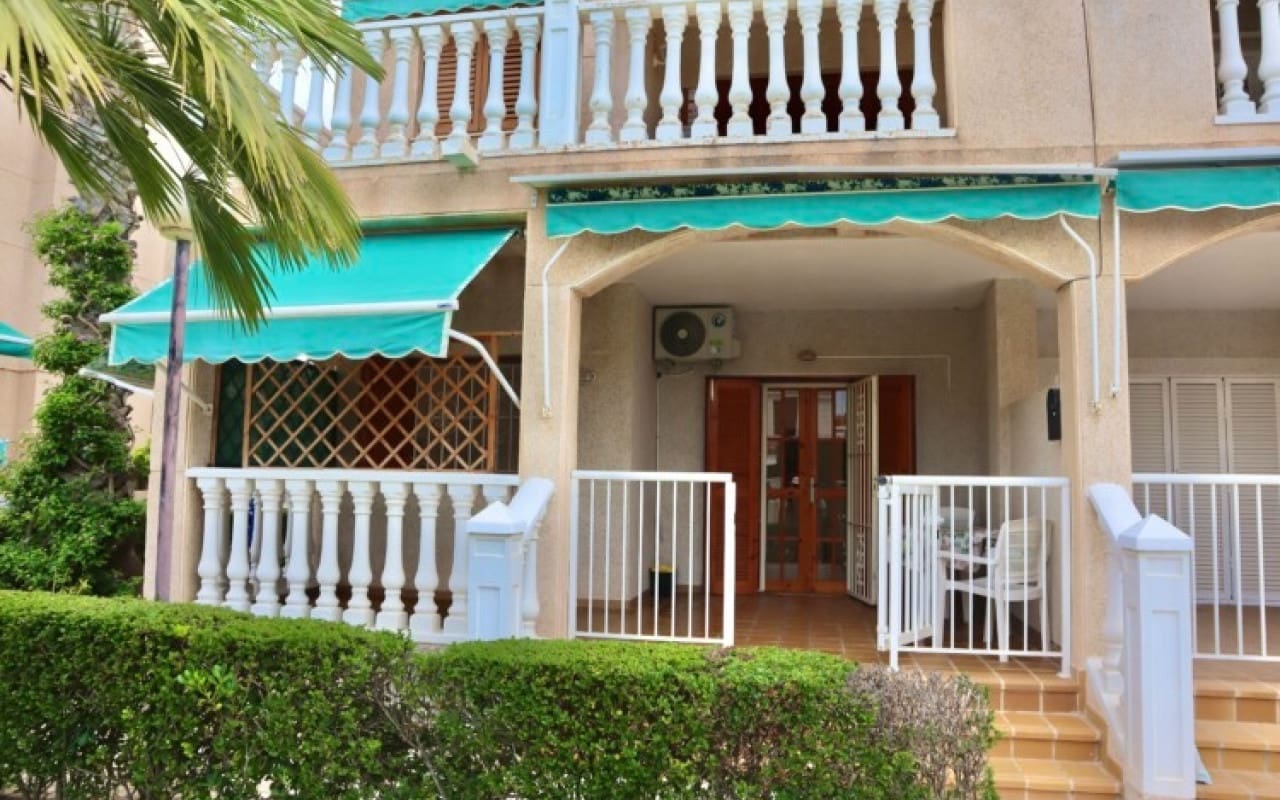 2 soveværelse Byhus til leje i Torrevieja med swimmingpool - € 875 (Ref: 8425257)