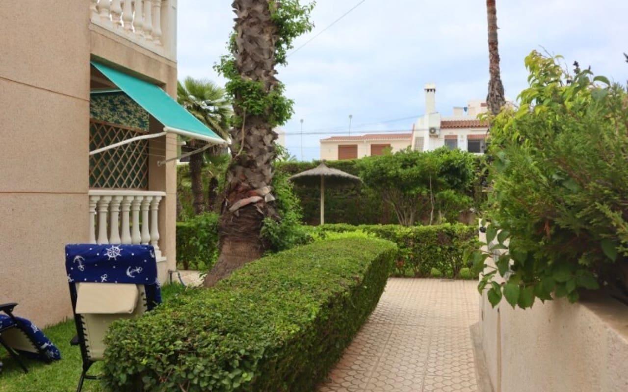 2 soveværelse Byhus til leje i Torrevieja med swimmingpool - € 875 (Ref: 8425257)