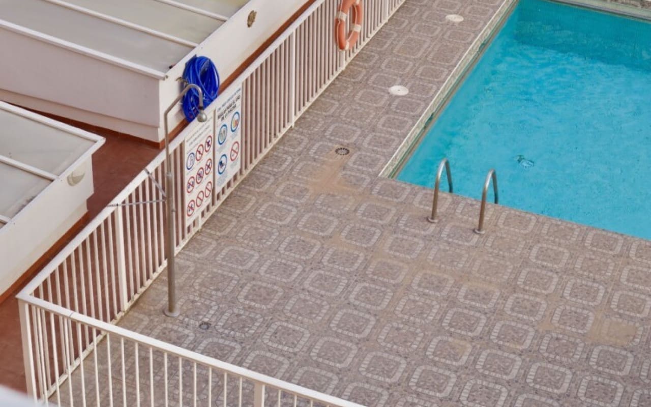 Studio til leje i Torrevieja med swimmingpool - € 450 (Ref: 8427706)