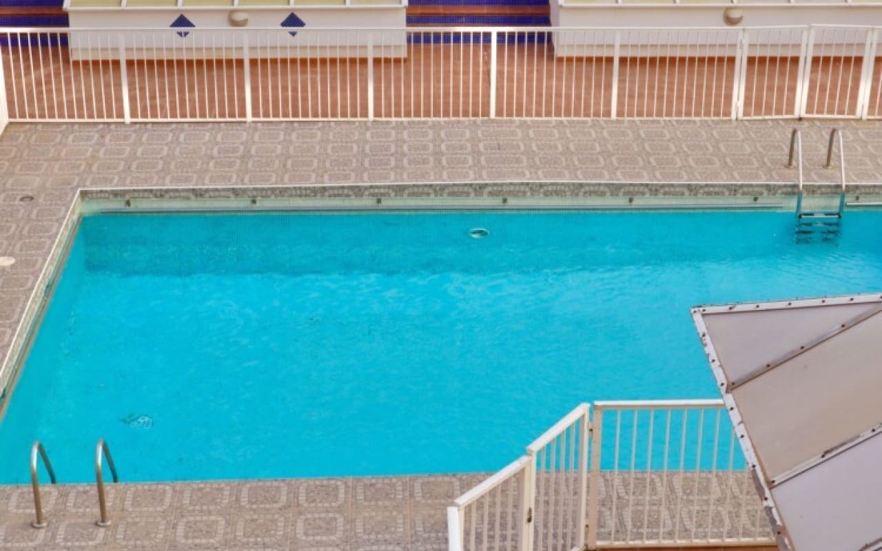 Studio til leje i Torrevieja med swimmingpool - € 450 (Ref: 8427706)