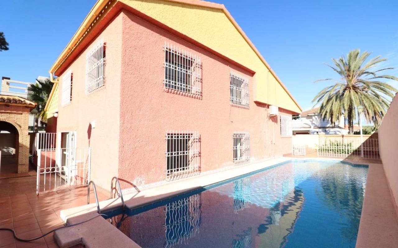 5 sovrum Villa till salu i Cabo Roig med pool - 760 000 € (Ref: 8534409)
