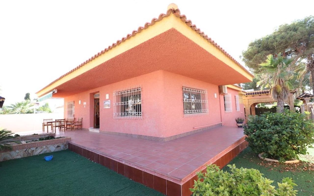 5 sovrum Villa till salu i Cabo Roig med pool - 760 000 € (Ref: 8534409)