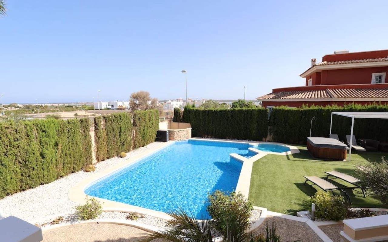 Chalet de 5 habitaciones en Ciudad Quesada en venta - 860.000 € (Ref: 8534411)