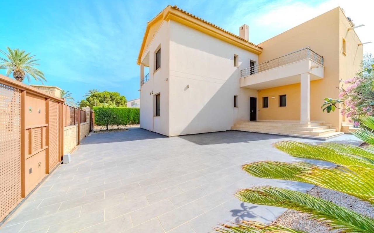 5 soverom Villa til salgs i Cabo Roig med svømmebasseng - € 1 995 000 (Ref: 8580351)