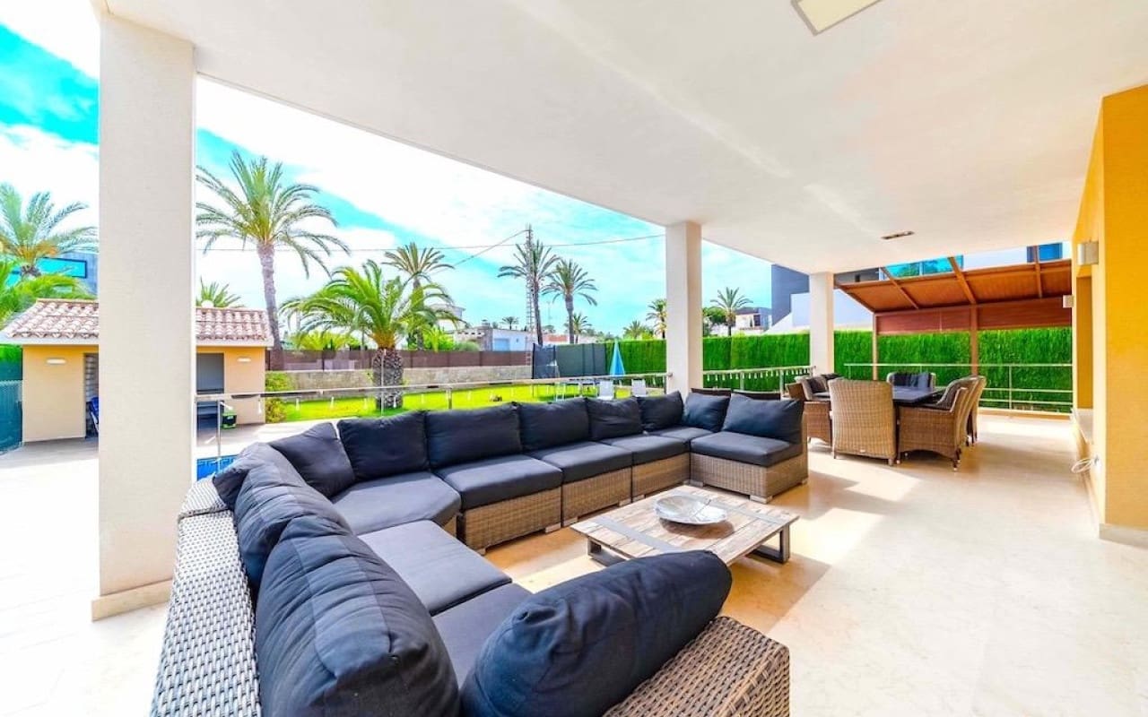 5 soverom Villa til salgs i Cabo Roig med svømmebasseng - € 1 995 000 (Ref: 8580351)