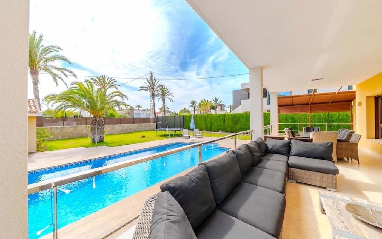 5 soverom Villa til salgs i Cabo Roig med svømmebasseng - € 1 995 000 (Ref: 8580351)